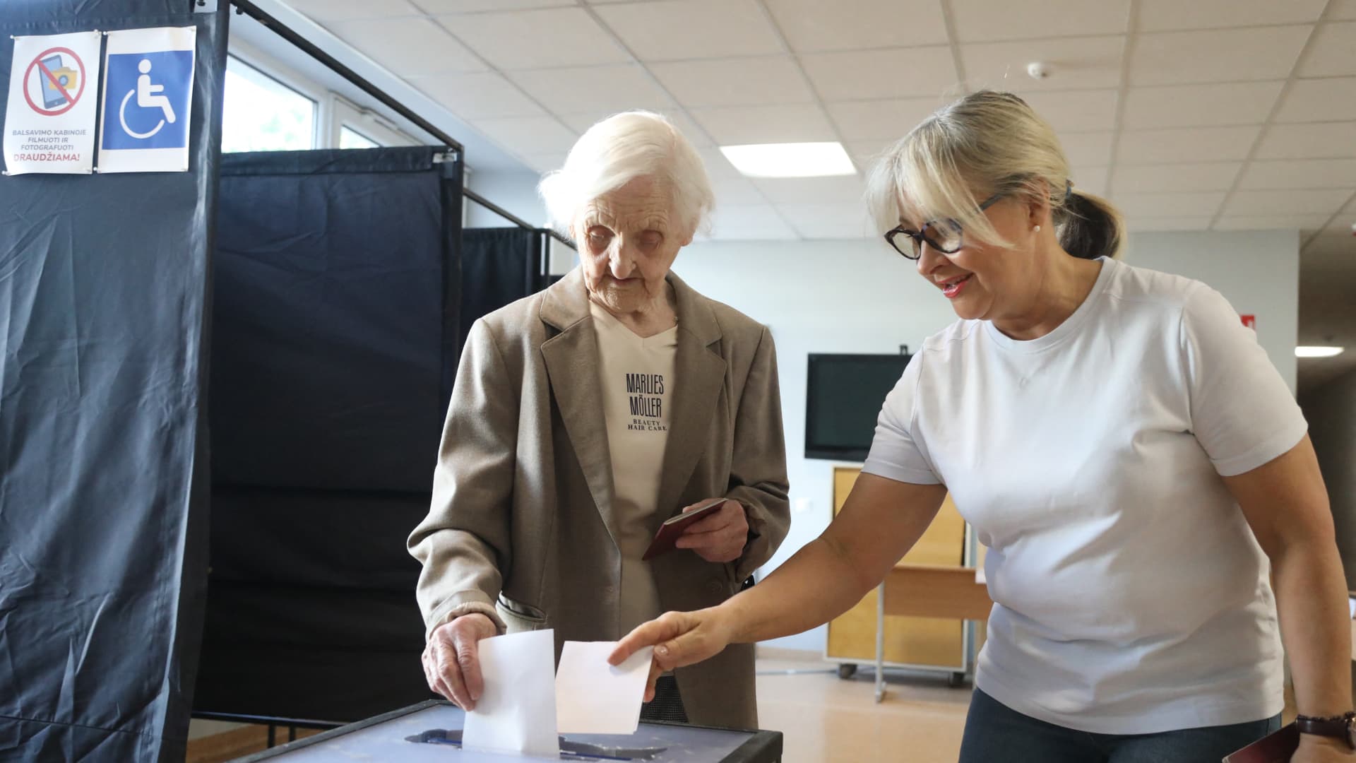 Lithuanians vote in presidential election overshadowed by Russia