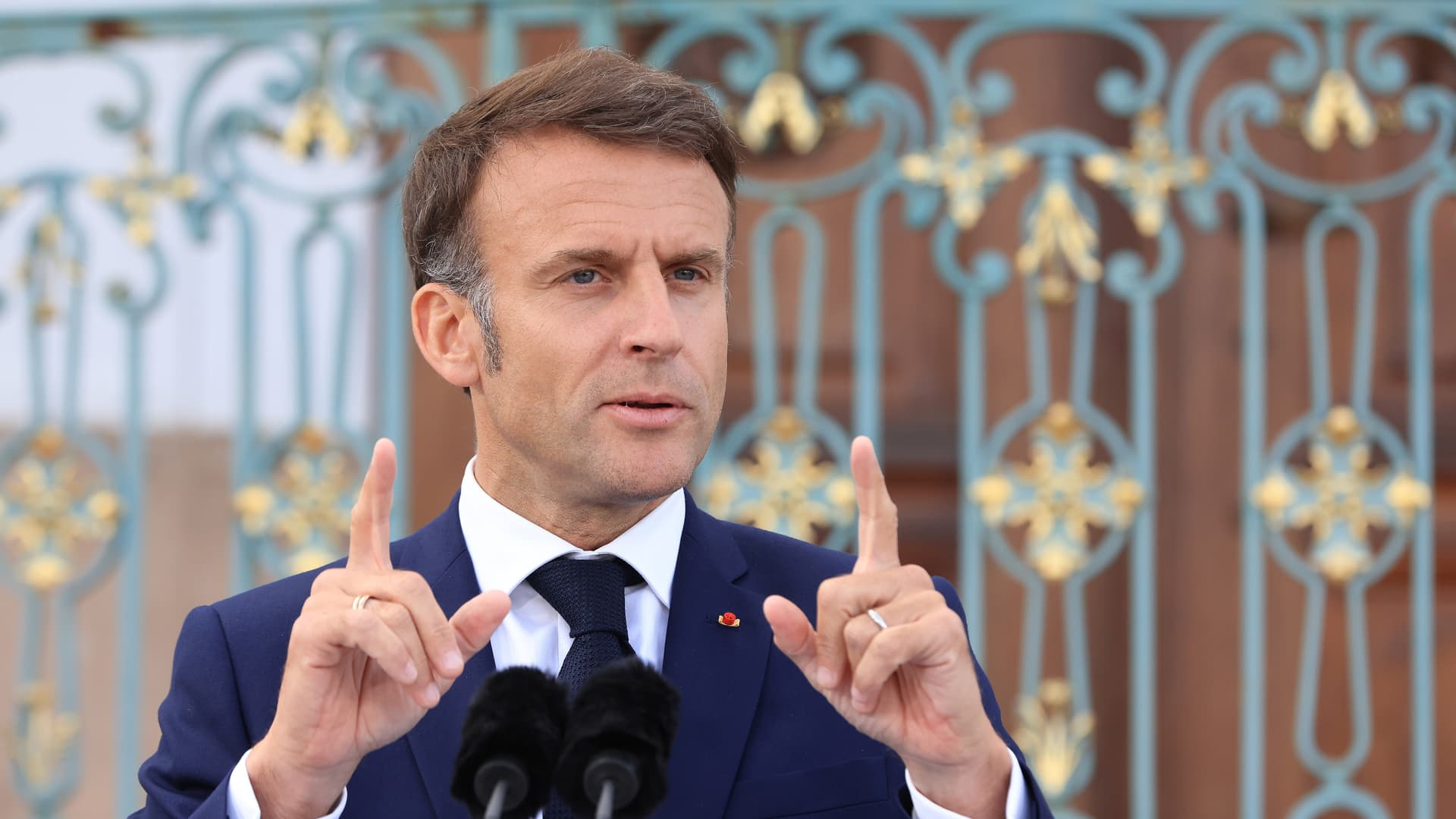 Macron says Kyiv should be allowed to use Western weapons on Russian military sites; Blinken travels to Moldova