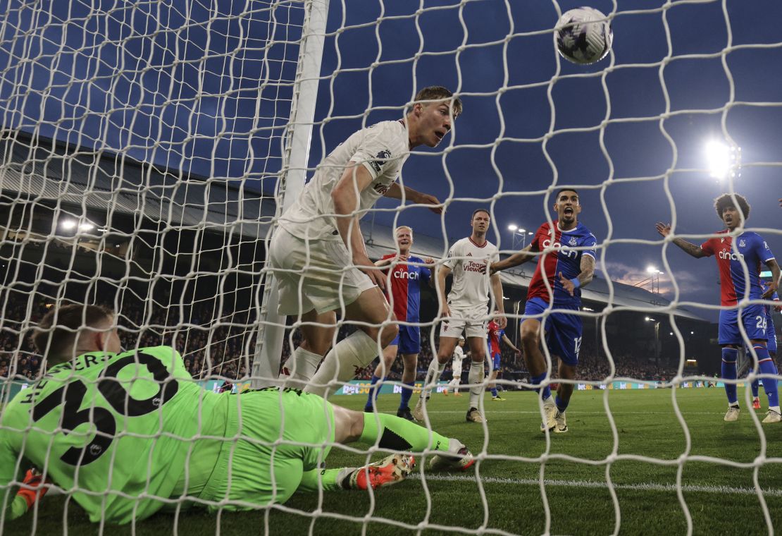 Manchester United's striker Rasmus Hojlund had a goal ruled out.