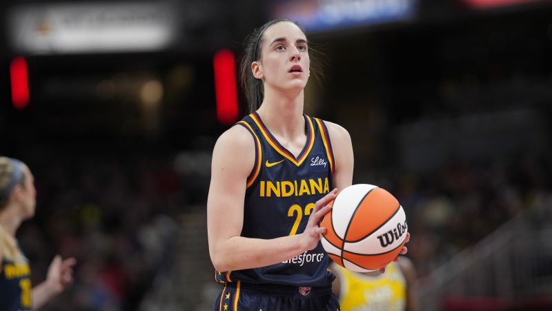 Caitlin Clark makes WNBA history in Indiana Fever loss to Los Angeles Sparks