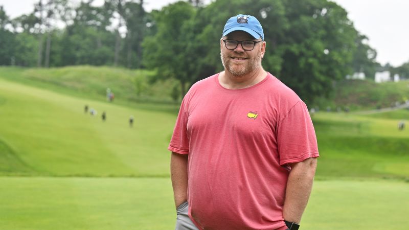 Fan steps in to caddie for pro golfer after bagman injured in fall at Canadian Open