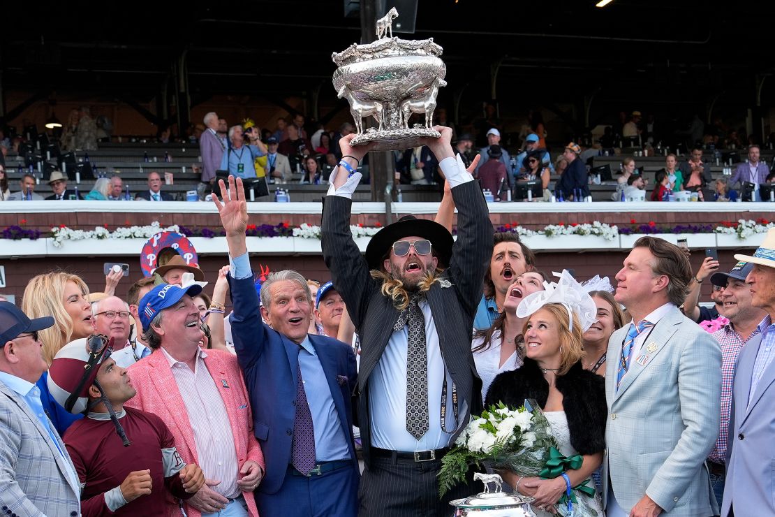 Jayson Werth, center, holds up the August Belmont Memorial Cup after Dornoch's victory.