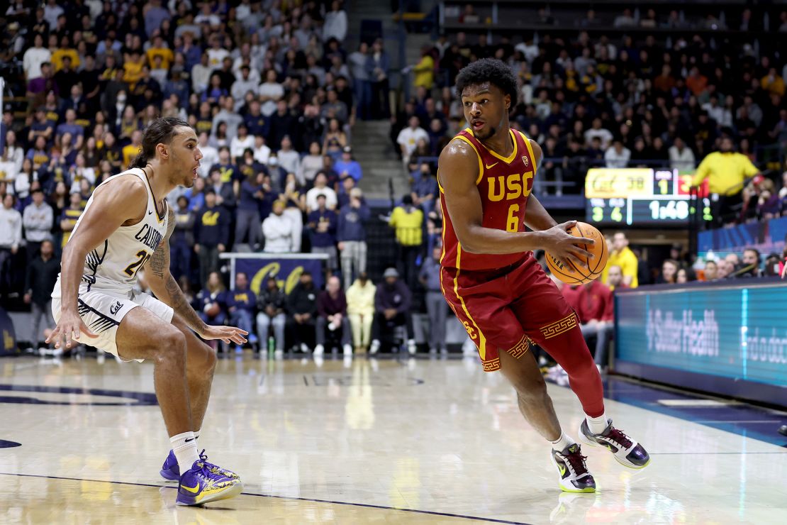 James in action for the USC Trojans.