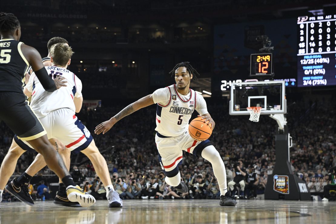 College Basketball: NCAA Final Four: UConn Stephon Castle (5) in action, dribbles vs Purdue during the NCAA Men's Basketball Tournament National Championship game at State Farm Stadium. Glendale, AZ 4/8/2024 CREDIT: Greg Nelson (Photo by Greg Nelson/Sports Illustrated via Getty Images) (Set Number: X00004 TK1)