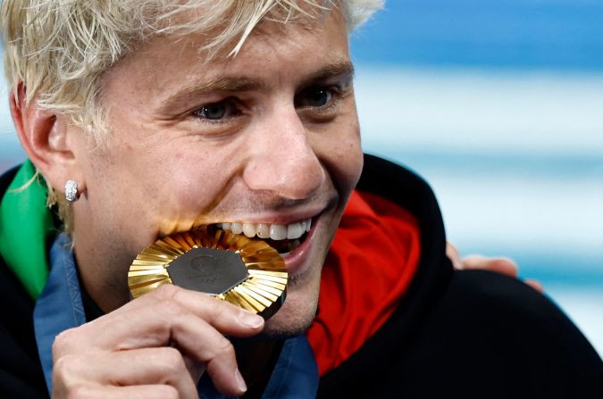 Italy's Nicolo Martinenghi celebrates after <a href="https://www.cnn.com/sport/live-news/paris-olympics-news-2024-07-28#h_1a8f2e6a1863d90e0e110e0d8a4917da">winning gold in the 100-meter breaststroke</a> on July 28.