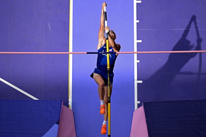 American pole vaulter Sam Kendricks competes on August 3.