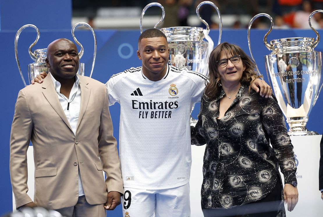 Mbappé poses with his parents inside the Santiago Bernabéu.