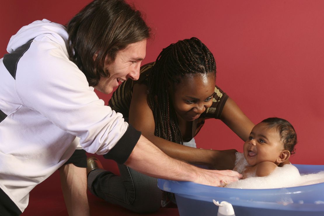 Messi (left) helps to bathe Yamal with his mother, Sheila Ebana.