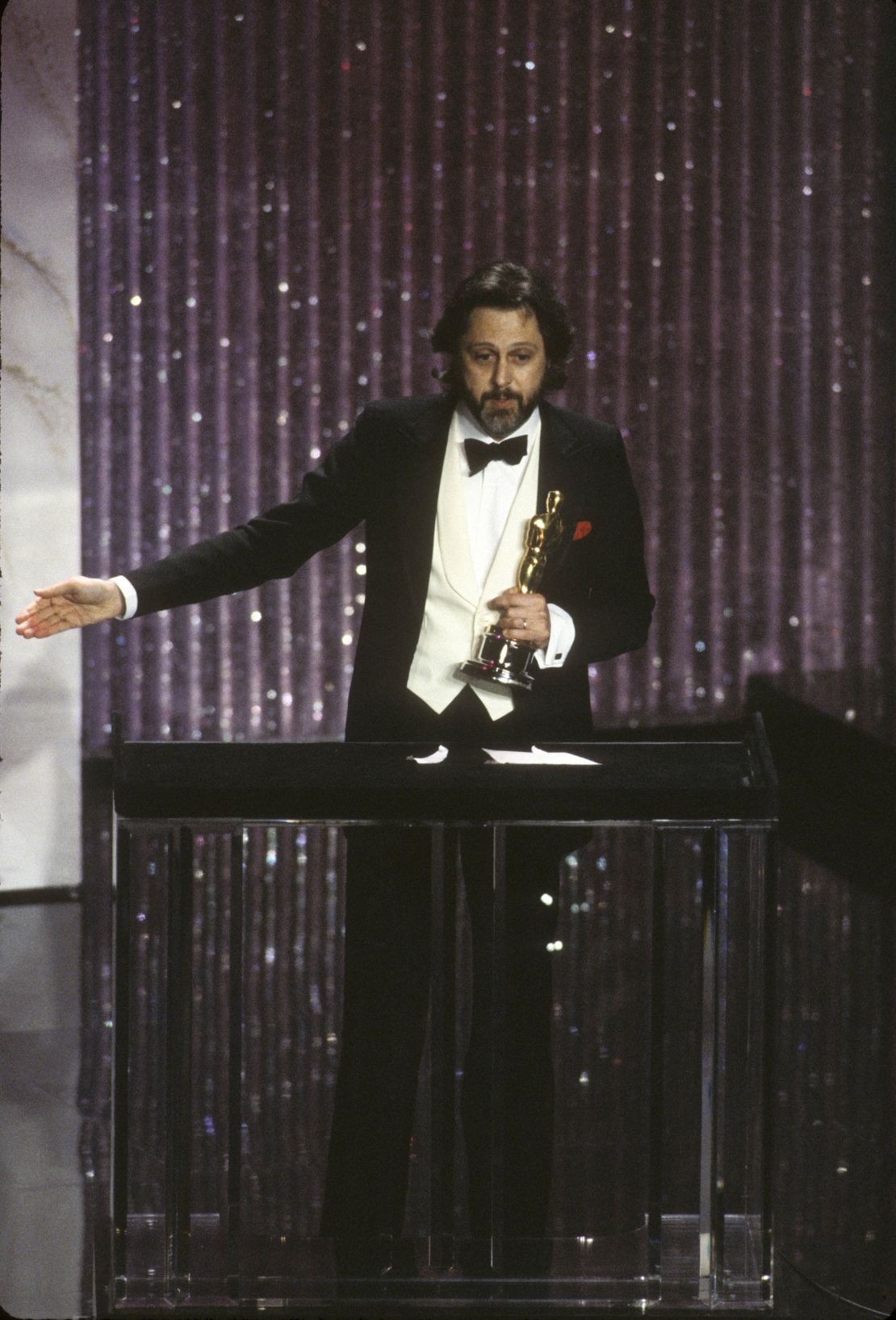 David Puttnam collects the Oscar for Best Picture in 1982.