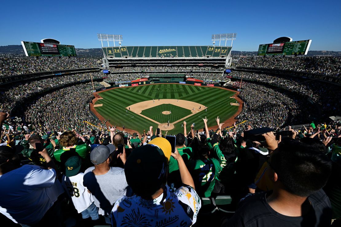 Oakland A's sell-out crowd as they play final game at Oakland Coliseum