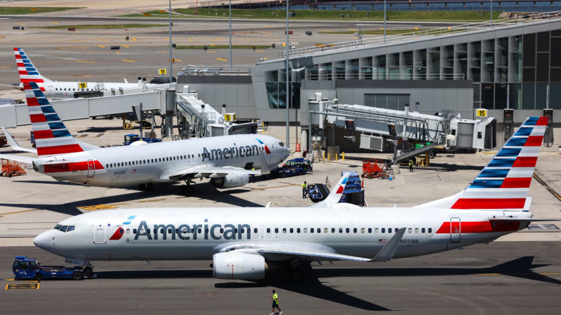 American Airlines in talks to pick Citigroup over rival bank Barclays for crucial credit card deal