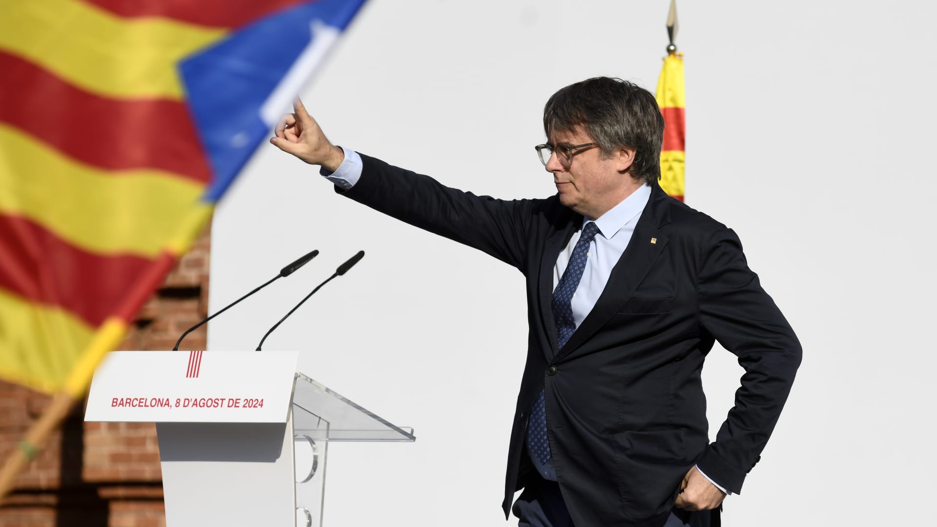 Catalan separatist Carles Puigdemont returns to Spain after seven years, risking arrest