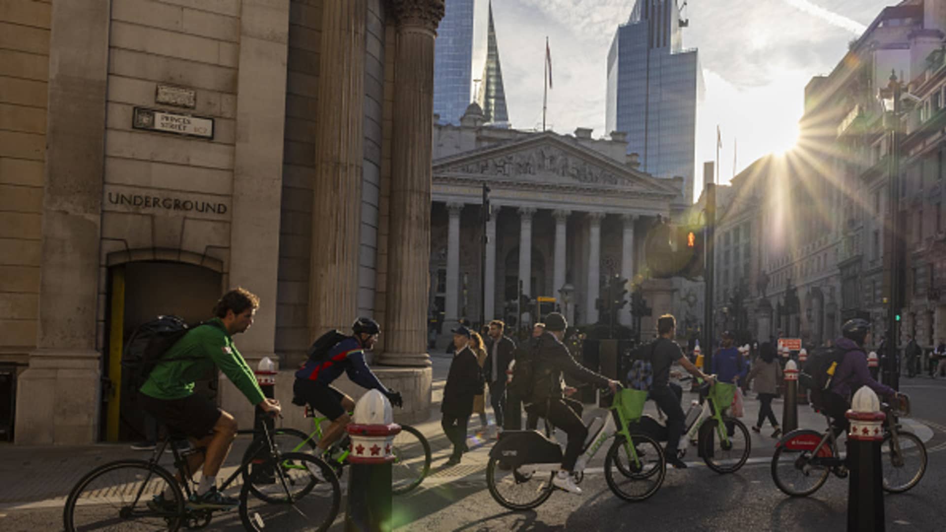 Bank of England presses pause on rate cuts, highlights ‘gradual approach’