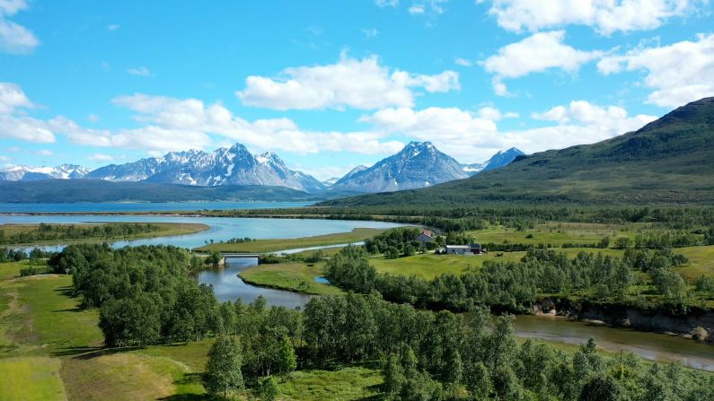 While many golf courses look much the same, others bring a unique flair to the fairway. Offering breathtaking views of the Lyngen Alps and the adjacent fjords, <strong>Tromsø</strong> <strong>golf club </strong>in Norway is the world's northernmost 18-hole golf course. <strong>Look through the gallery to see more dramatic courses.</strong>