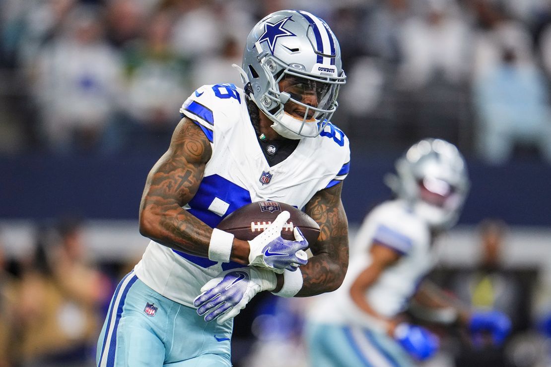 Lamb runs the ball during the Cowboys' Wild Card playoff game against the Green Bay Packers on January 14.