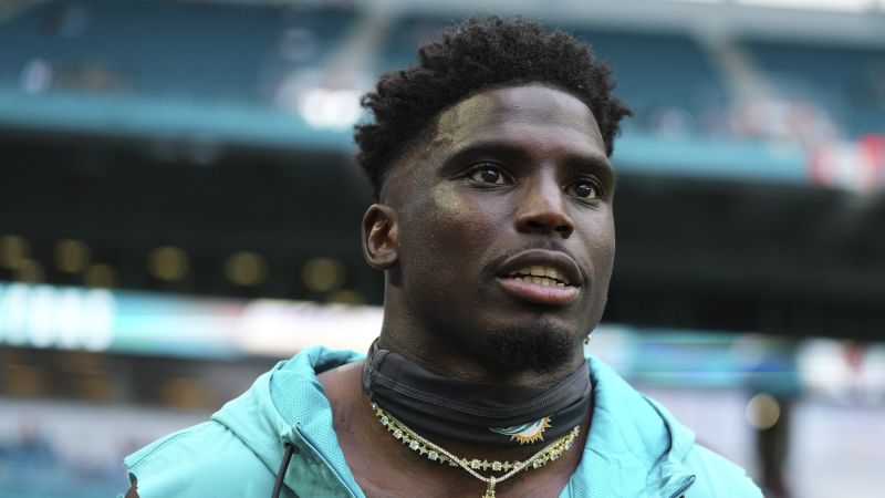 Miami-Dade police officer placed on administrative duty after Dolphins star Tyreek Hill detained before game