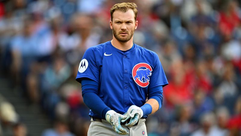 Chicago Cubs player throws beer money to fans in left field stands