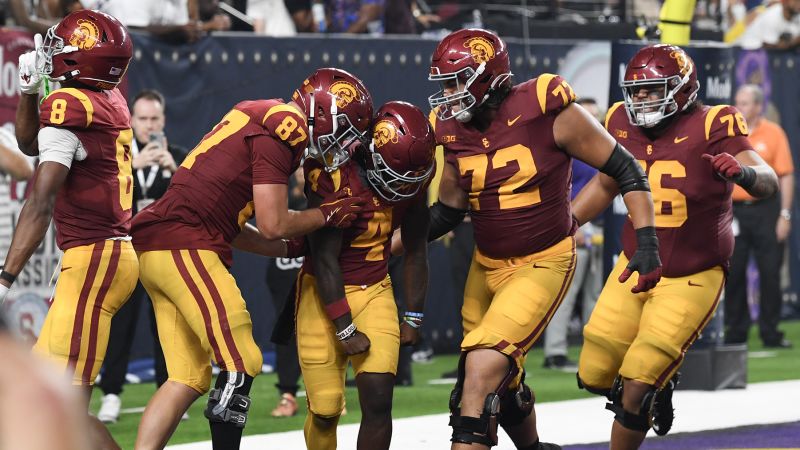 No. 23 USC scores touchdown in final seconds to earn big win over No. 13 LSU, causing outburst from Tigers coach Brian Kelly