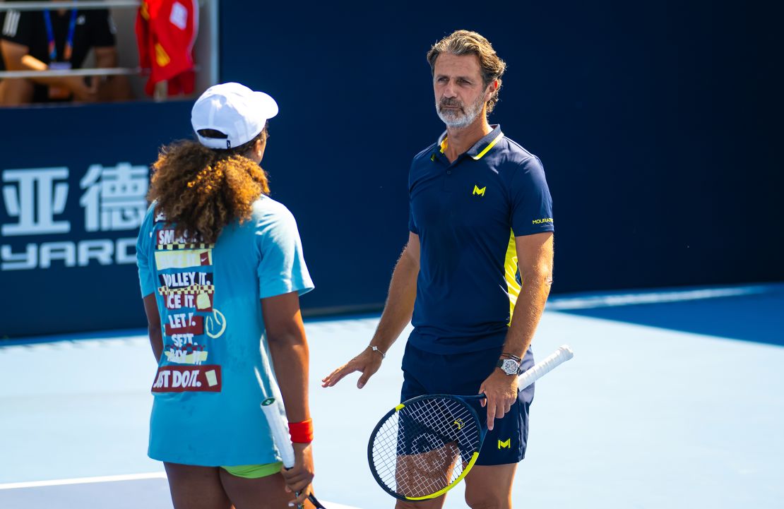 Patrick Mouratoglou talks to Osaka before her first-round match at the China Open.