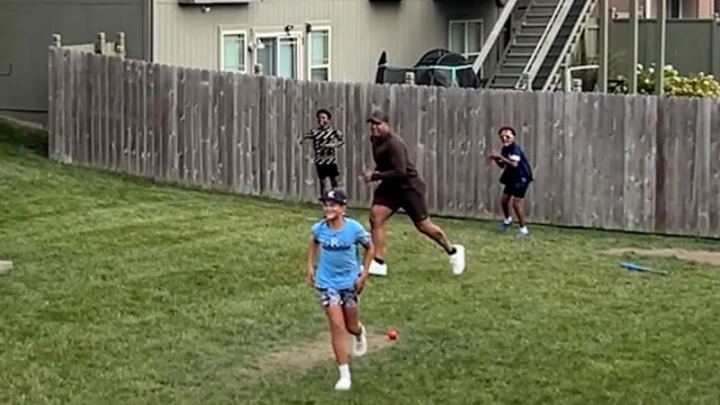 MLB catcher shows up at kids’ neighborhood wiffle ball game and asks to play