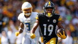 PITTSBURGH, PENNSYLVANIA - SEPTEMBER 22: Calvin Austin III #19 of the Pittsburgh Steelers runs with the ball for a touchdown in the fourth quarter during a game against the Los Angeles Chargers at Acrisure Stadium on September 22, 2024 in Pittsburgh, Pennsylvania. (Photo by Brandon Sloter/Getty Images)