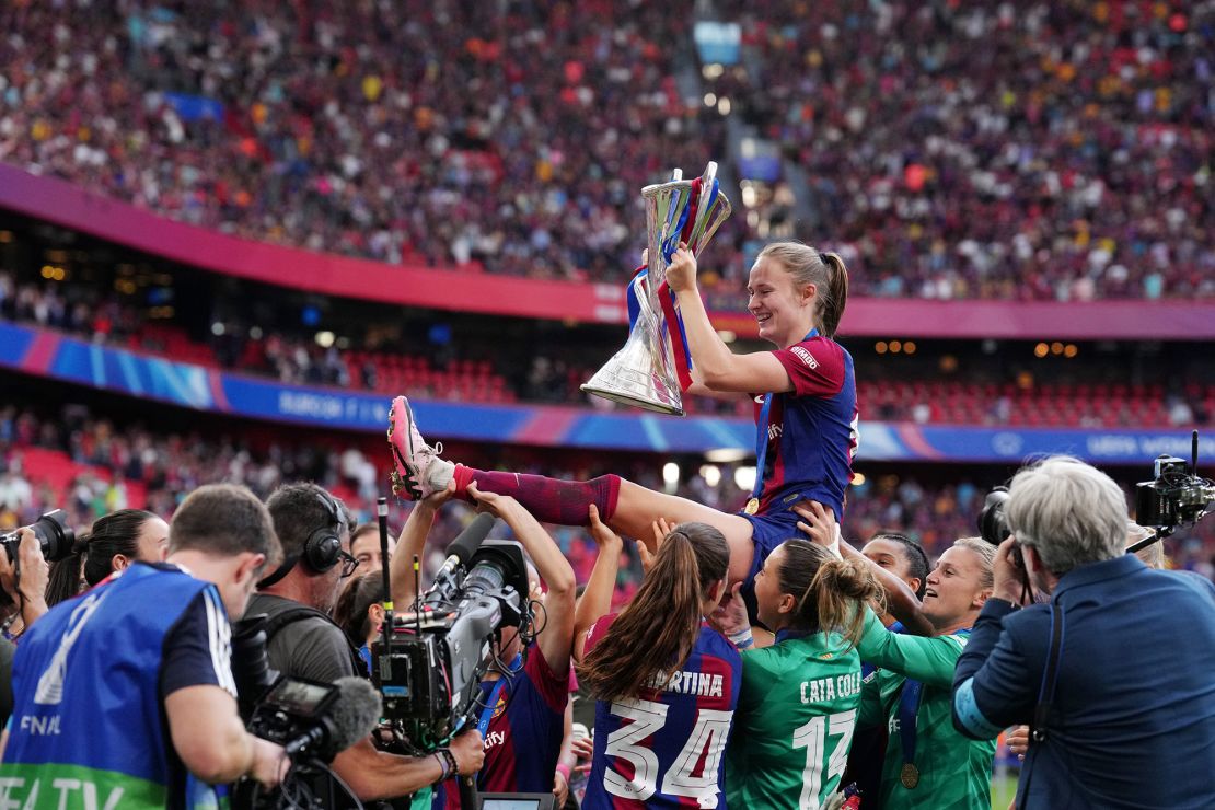 Graham Hansen celebrates with the 2023/24 UEFA Women's Champions League Trophy.