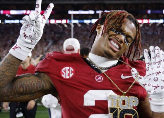 TUSCALOOSA, ALABAMA - SEPTEMBER 28: Ryan Williams #2 of the Alabama Crimson Tide catches a pass for the winning touchdown during a game between the Georgia Bulldogs and the Alabama Crimson Tide at Bryant-Denny Stadium on September 28, 2024 in Tuscaloosa, Alabama. (Photo by Steve Limentani/ISI Photos/Getty Images)