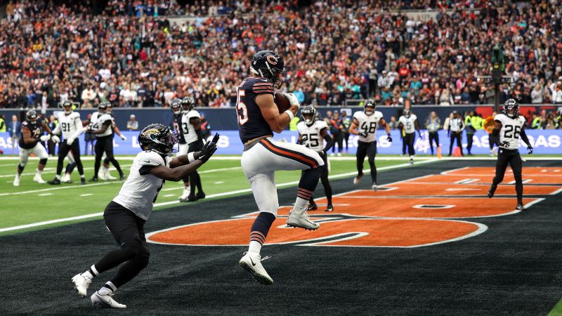 Caleb Williams throws four touchdown passes as Bears ease past Jaguars in London | CNN