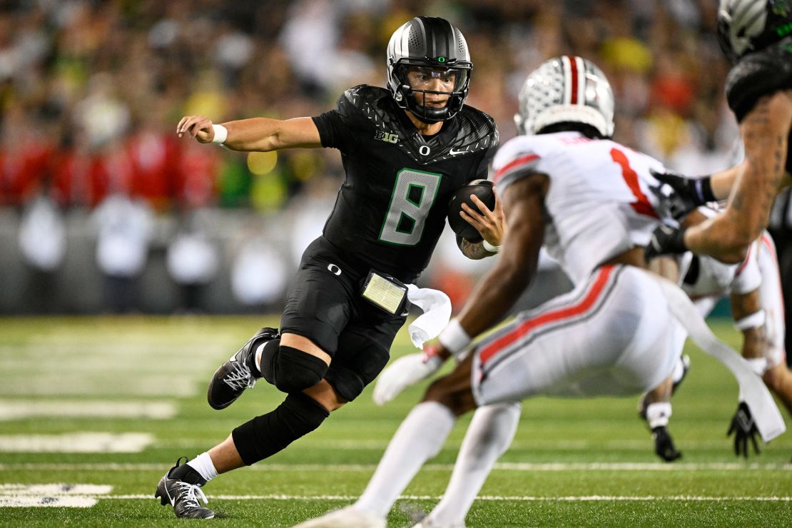 Oregon Ducks quarterback Dillon Gabriel carries the ball for a touchdown.