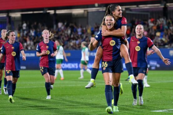 Clàudia Pina scores Barcelona's fifth goal past Anna Tamminen.