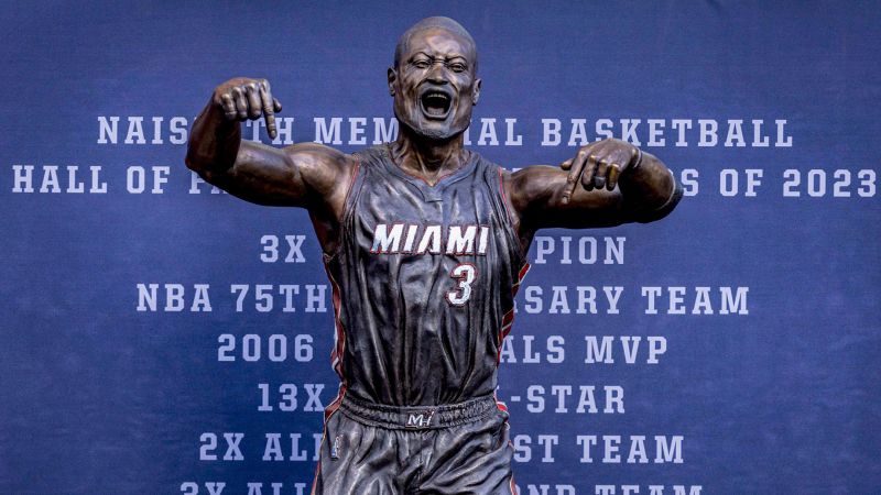 Dwyane Wade’s new statue goes viral after Miami Heat unveiling and more from around the NBA on Sunday | CNN