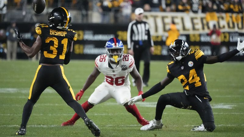 Late interception seals hard-fought Pittsburgh Steelers victory over New York Giants on Monday Night Football | CNN