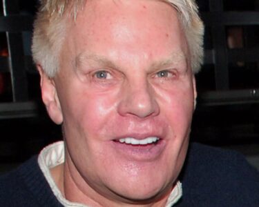 Abercrombie ex-CEO Mike Jeffries charged with sex trafficking, prostitution