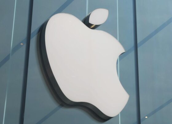 Apple logo is shown in Hangzhou, China.(Photo by Costfoto/NurPhoto via Getty Images)