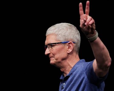 Apple stock tumbles after analyst says iPhone 16 orders cut by 10 million units, sees 'no evidence' AI boosting demand