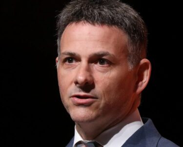 Billionaire investor David Einhorn says buying HP stock is a cheap way into the AI craze