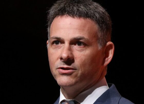 Billionaire investor David Einhorn says buying HP stock is a cheap way into the AI craze