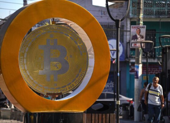 Bitcoin Jumps as Traders Weigh China Fiscal Stimulus, Trump Odds