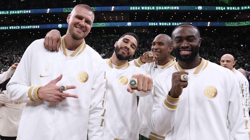 Boston Celtics rout the New York Knicks on NBA’s opening night after receiving championship rings | CNN