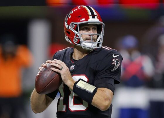 Kirk Cousins passes the ball against the Bucs in the second half.