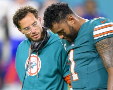 Miami Dolphins head coach expects Tua Tagovailoa to play again this year after latest concussion | CNN