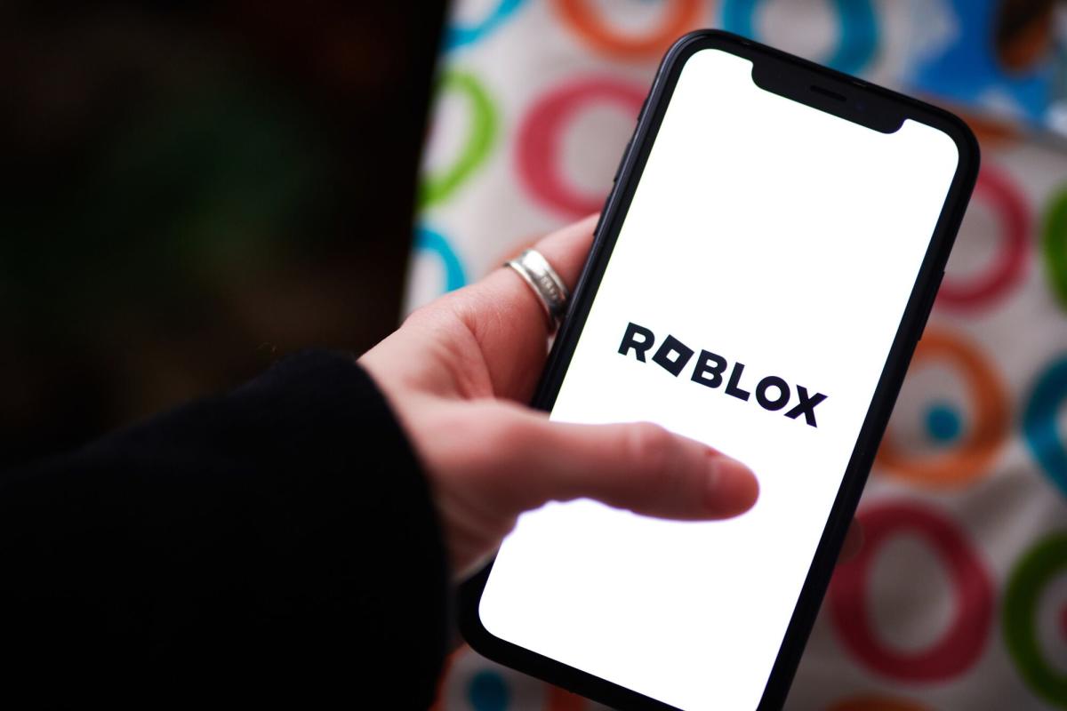 Roblox Tumbles as Hindenburg Bets Against Gaming Platform