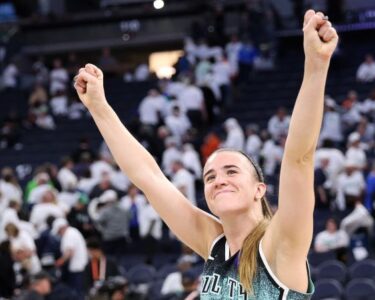 Sabrina Ionescu knocks down the game-winning three pointer.