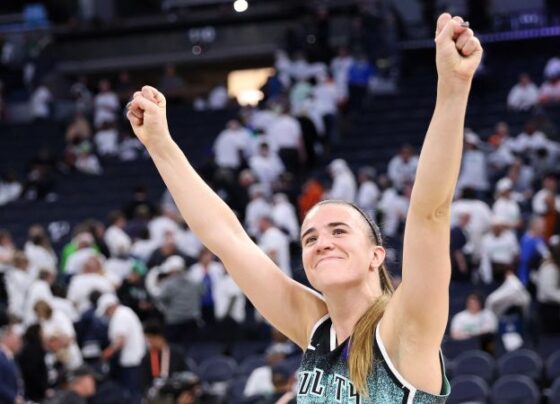 Sabrina Ionescu knocks down the game-winning three pointer.