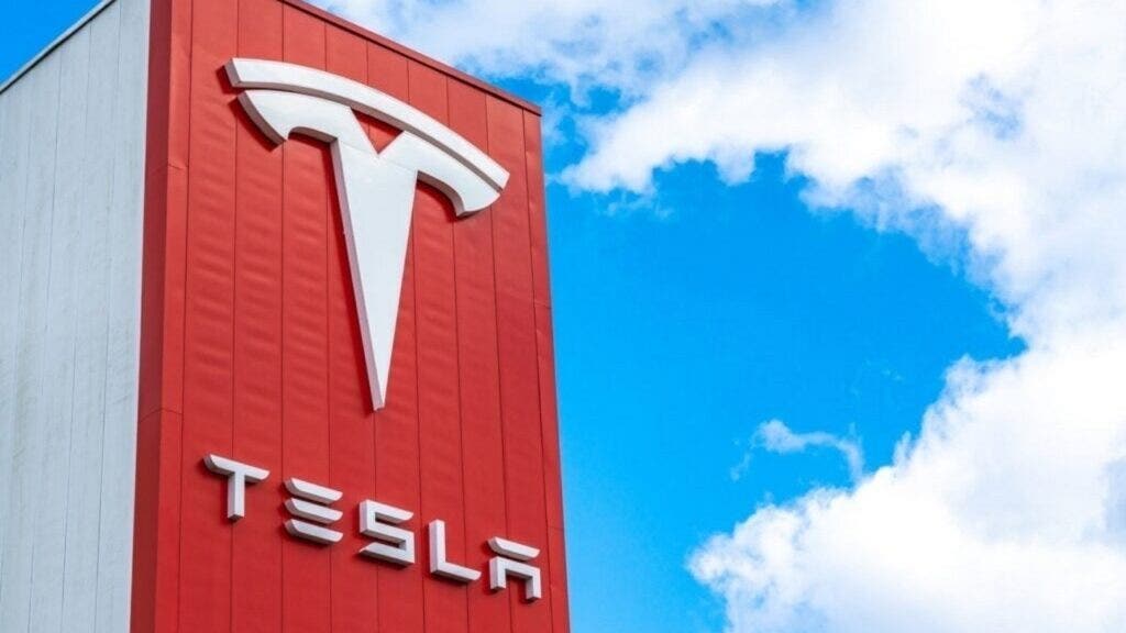 Tesla Bull Sees ‘Breadcrumbs’ From Elon Musk On EV Giant’s Potential Entry Into Aviation Segment, Says It Could Boost Tesla Stock By This Much