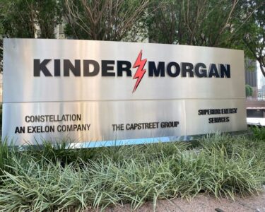 US court puts on hold permits for Kinder Morgan unit to build Tennessee pipeline