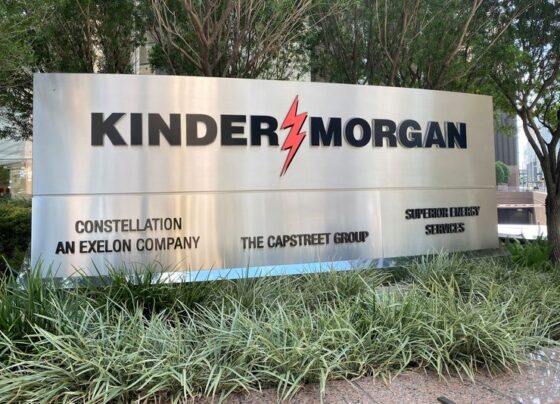 US court puts on hold permits for Kinder Morgan unit to build Tennessee pipeline