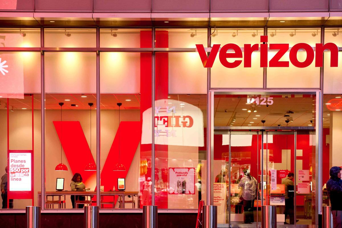 Verizon Stock Falls as $2B in One-Time Costs Drag Earnings Lower