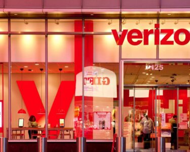 Verizon Stock Falls as $2B in One-Time Costs Drag Earnings Lower