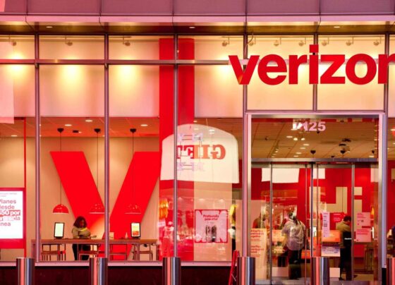 Verizon Stock Falls as $2B in One-Time Costs Drag Earnings Lower